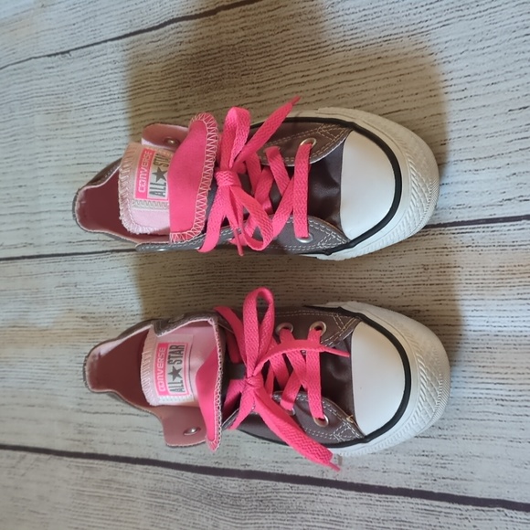 Girls converse 🩷🩶 - Picture 2 of 8